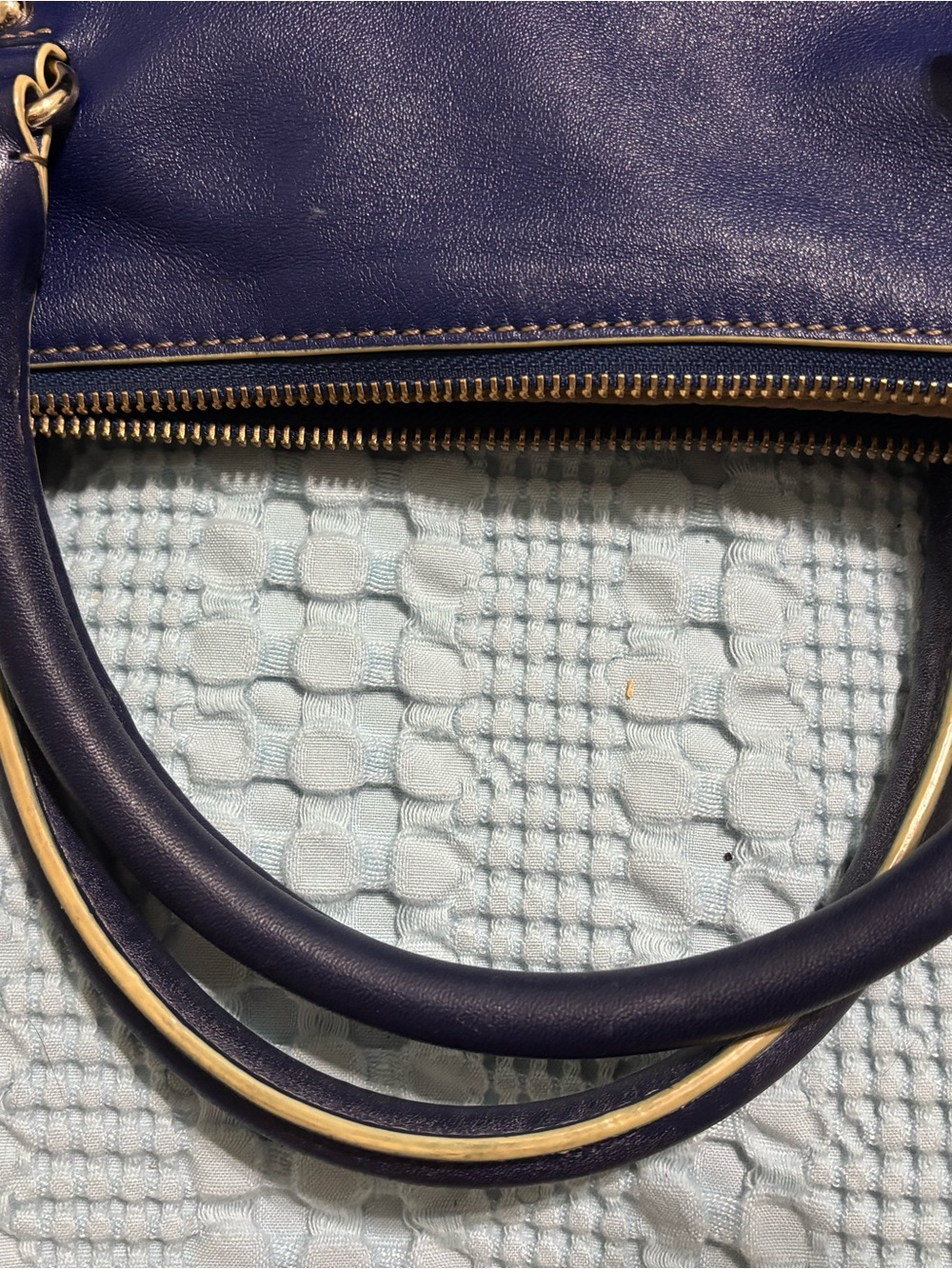 Kate Spade handbag/shoulder bag is a great accessory fun or professional use. - Picture 13 of 16